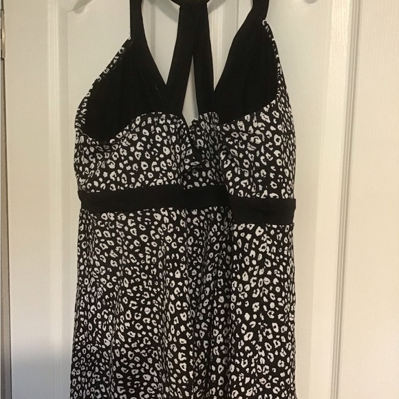 NWOT Black and White low cut tankini top - Picture 2 of 3